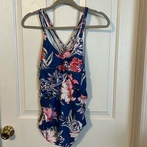 Emerald Bay maternity swim top. Size M. Floral, crisscross straps, beach. NWT.